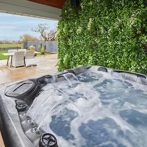 Host & - The Stables Holiday home Yarm