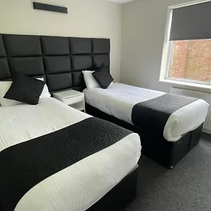Hosted By Ryan - 2 Bedroom Apartment Liverpool