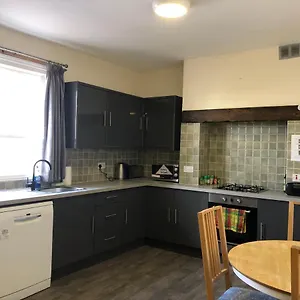 Comfortable Away From Home, Town Centre, Free Parking,multiple Homestay Cheltenham