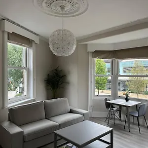 Strawberry Dale Apartment