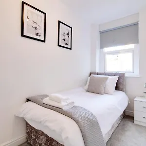 Modern Centre Apartment