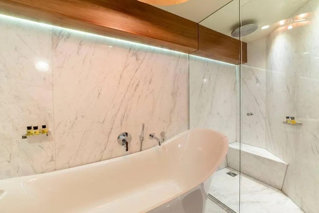 הרוגייט Westcourt By Rmg Apartments